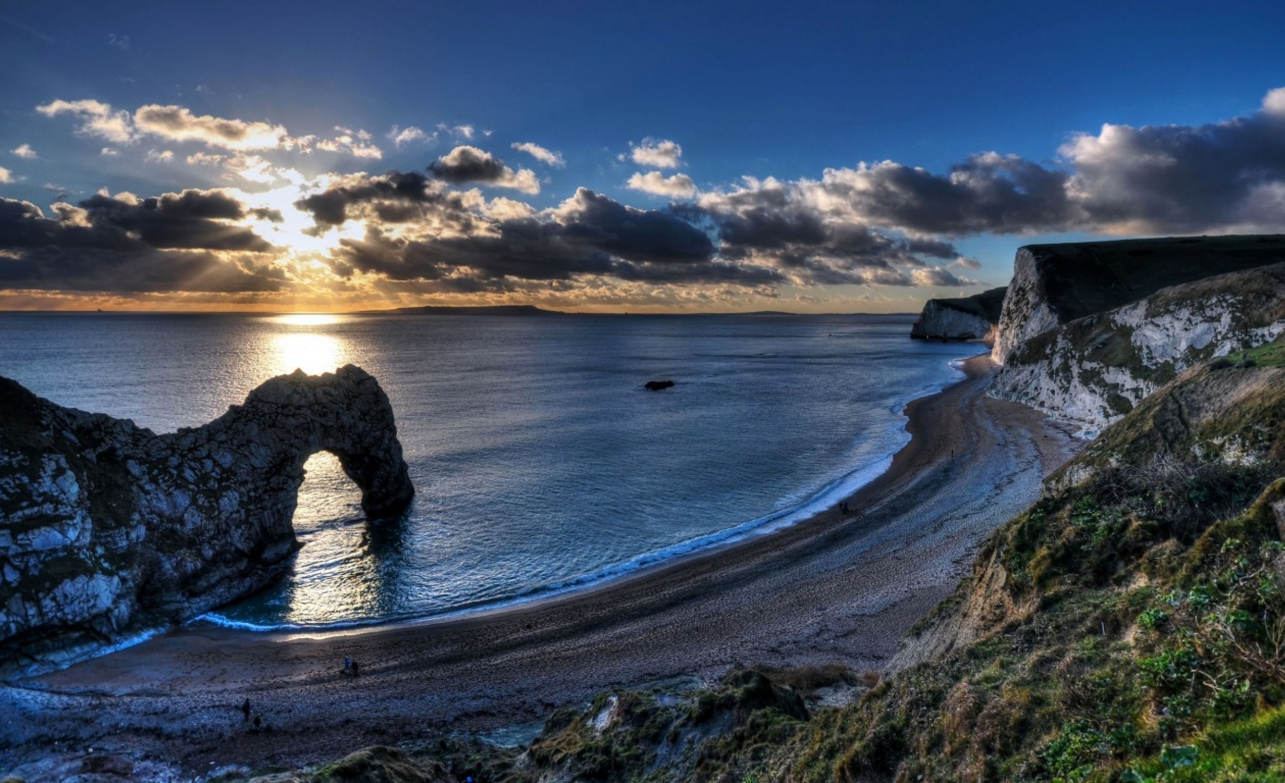 Обои небо, скалы, берег, море, пляж, the sky, rocks, shore, sea, beach разрешение 2625x1600 Загрузить