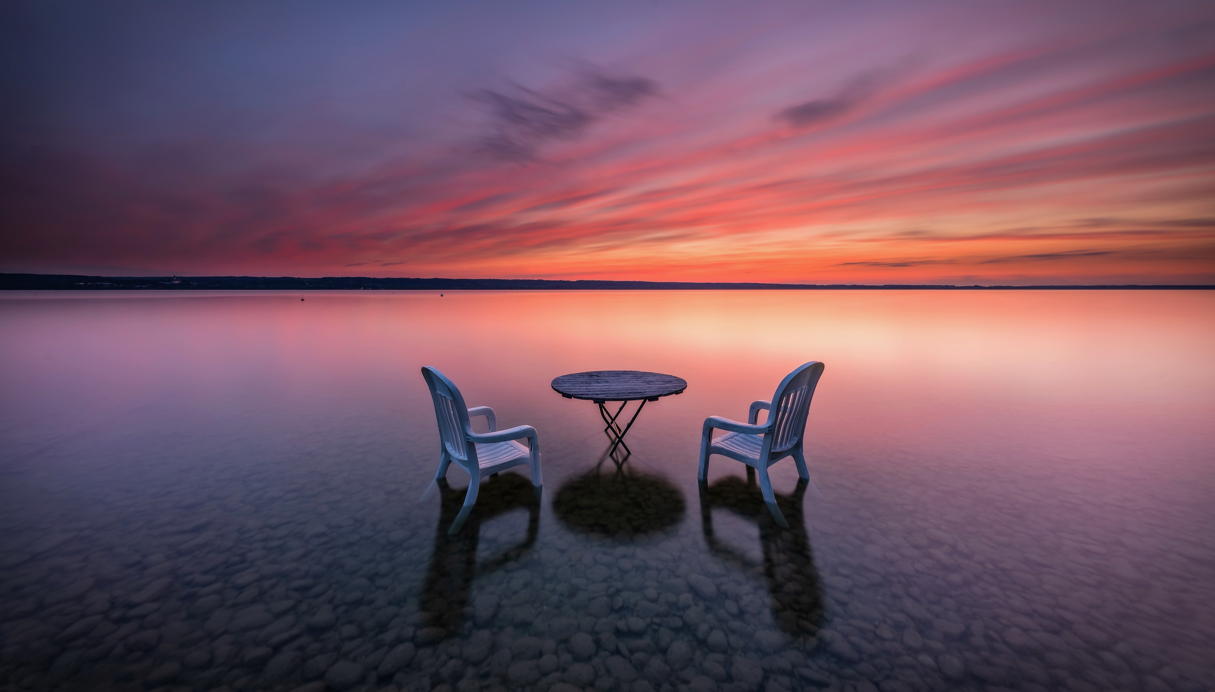 Обои берег, закат, стол, стул, shore, sunset, table, chair разрешение 4096x2333 Загрузить