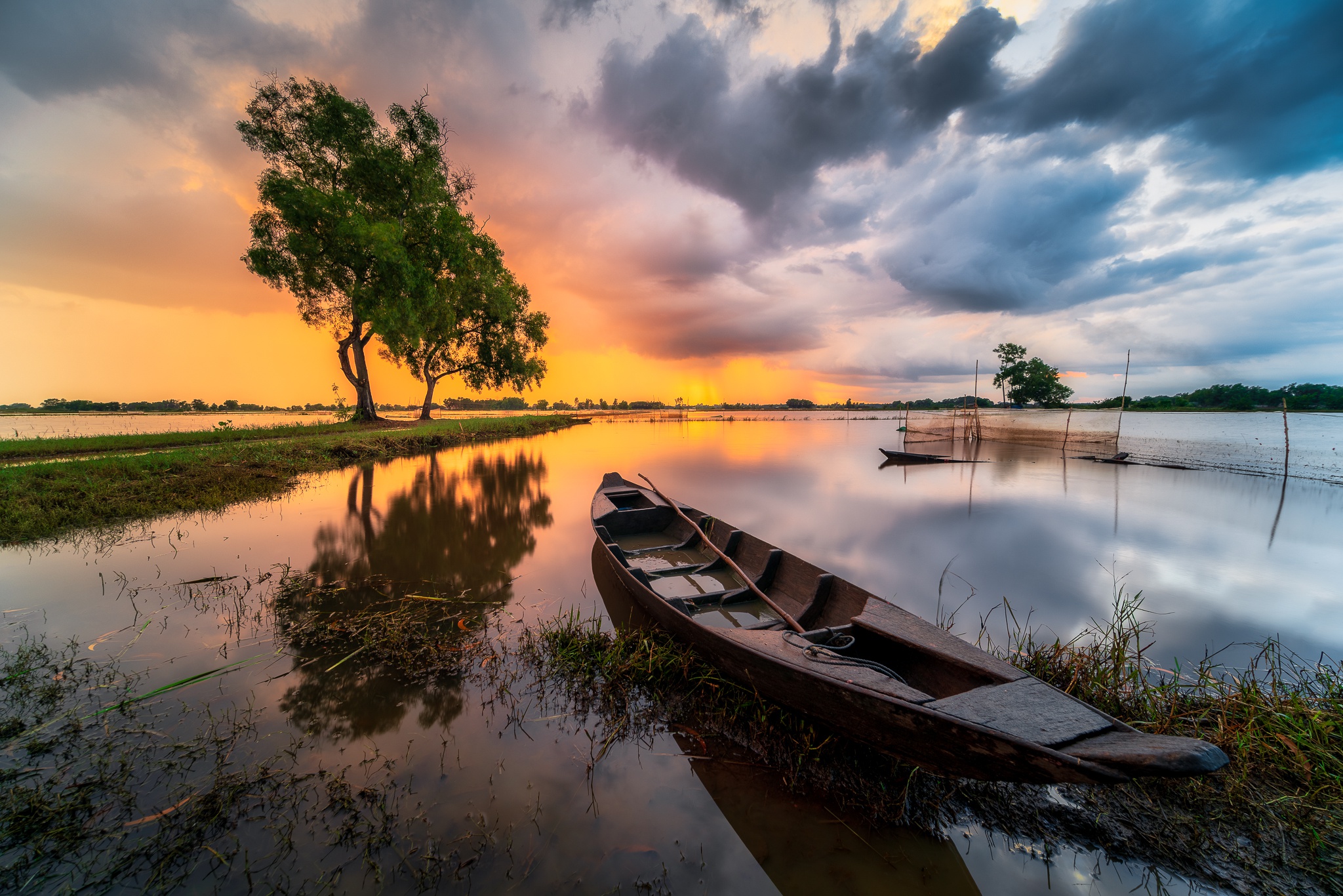 Обои небо, облака, вода, река, закат, лето, лодка, the sky, clouds, water, river, sunset, summer, boat разрешение 2048x1366 Загрузить