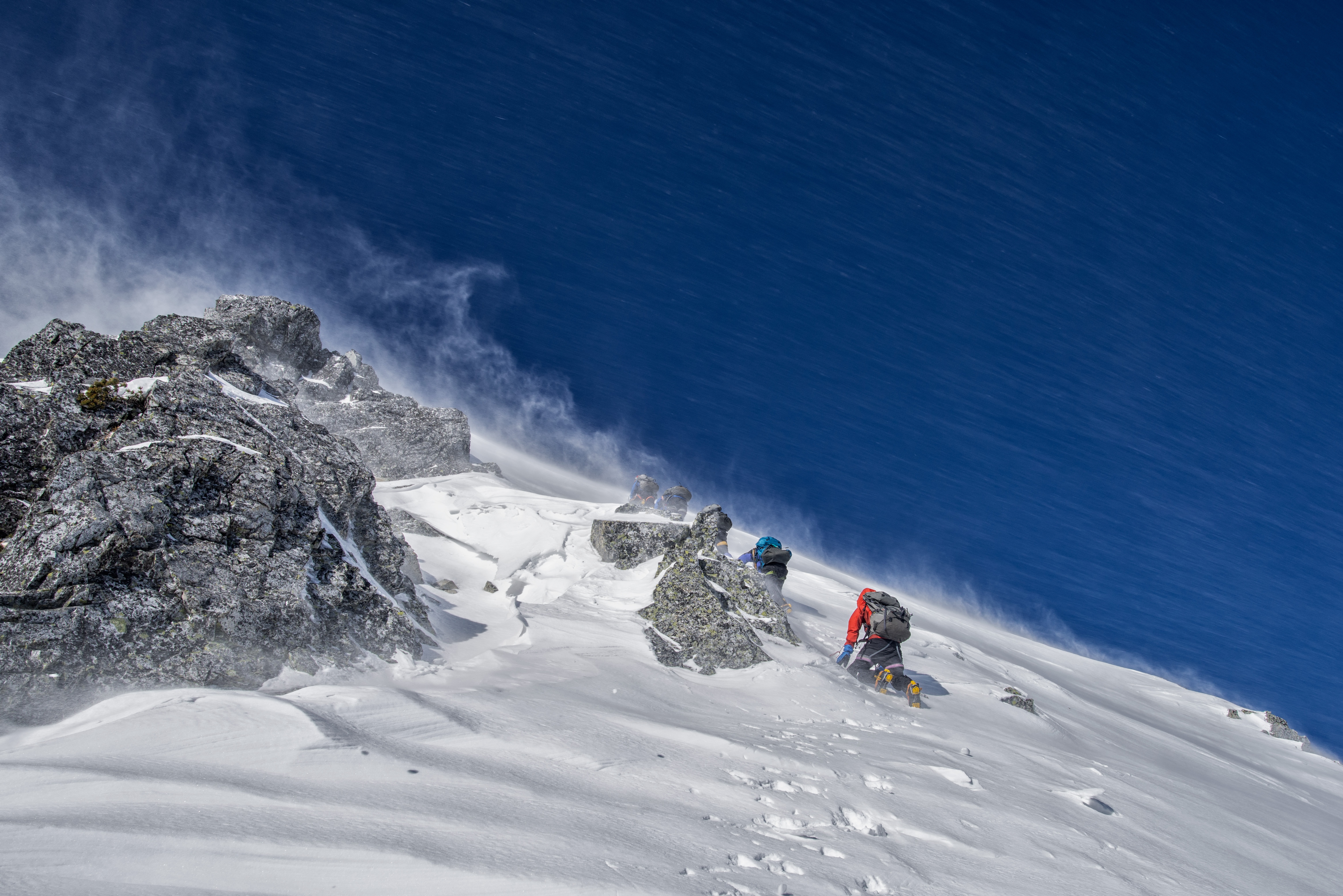 Обои горы, альпинисты, восхождение, mountains, climbers разрешение 6082x4059 Загрузить