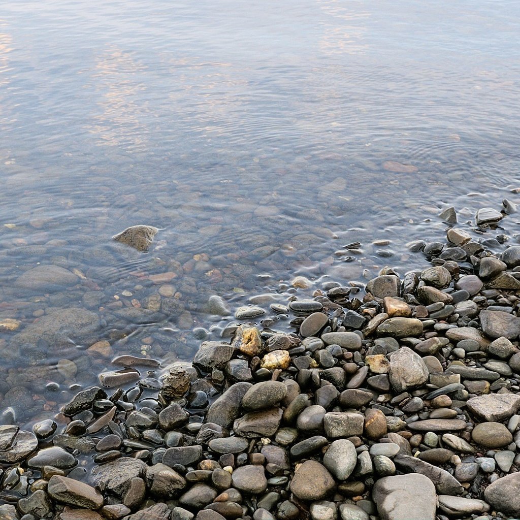 Обои вода, камни, берег, галька, камени, water, stones, shore, pebbles, kameni разрешение 2000x1333 Загрузить