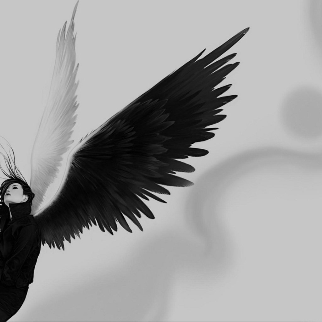 Ангел с серыми крыльями