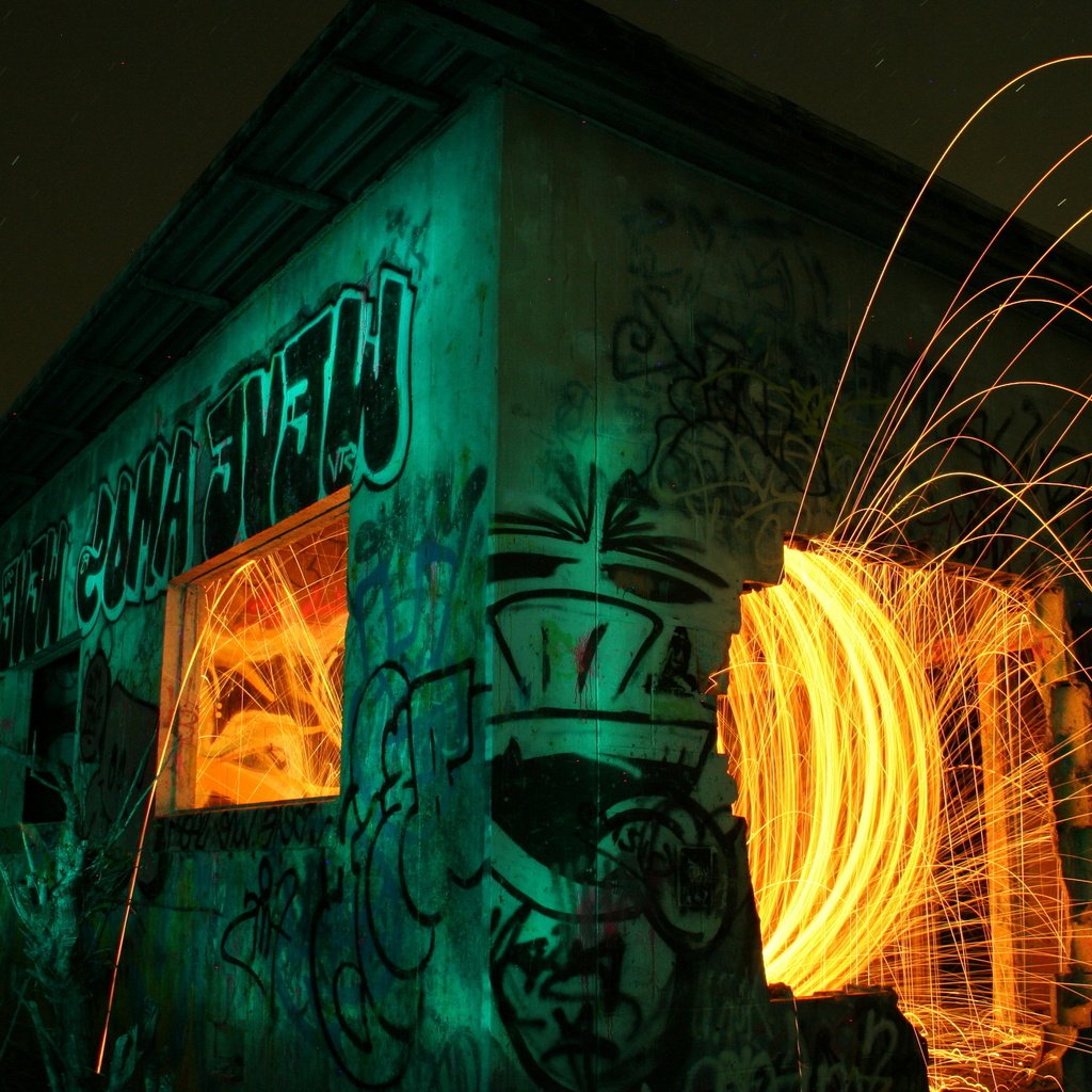 Обои ночь, огонь, граффити, искры, night, fire, graffiti, sparks разрешение 2560x1707 Загрузить