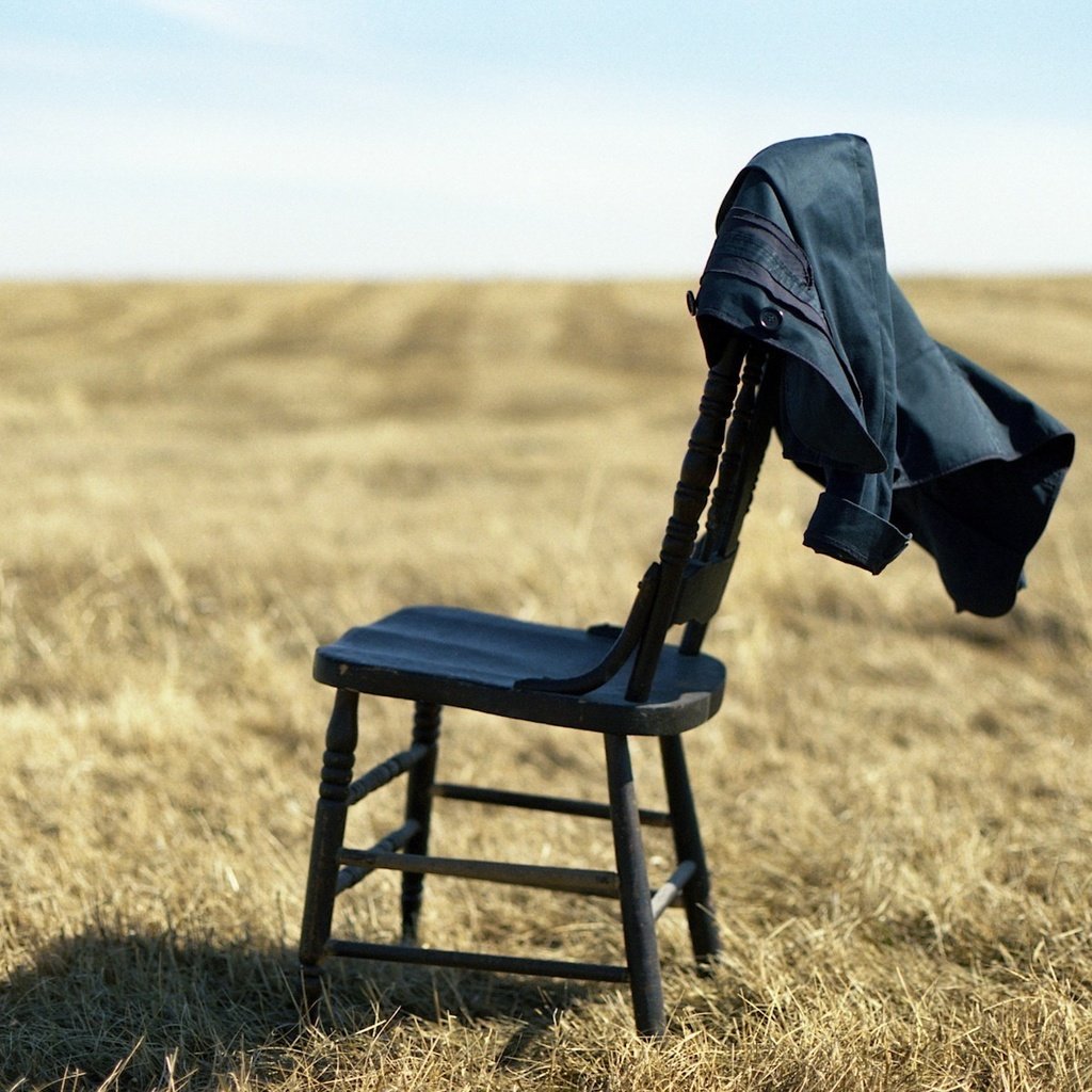 Обои поле, стул, куртка, field, chair, jacket разрешение 1920x1200 Загрузить
