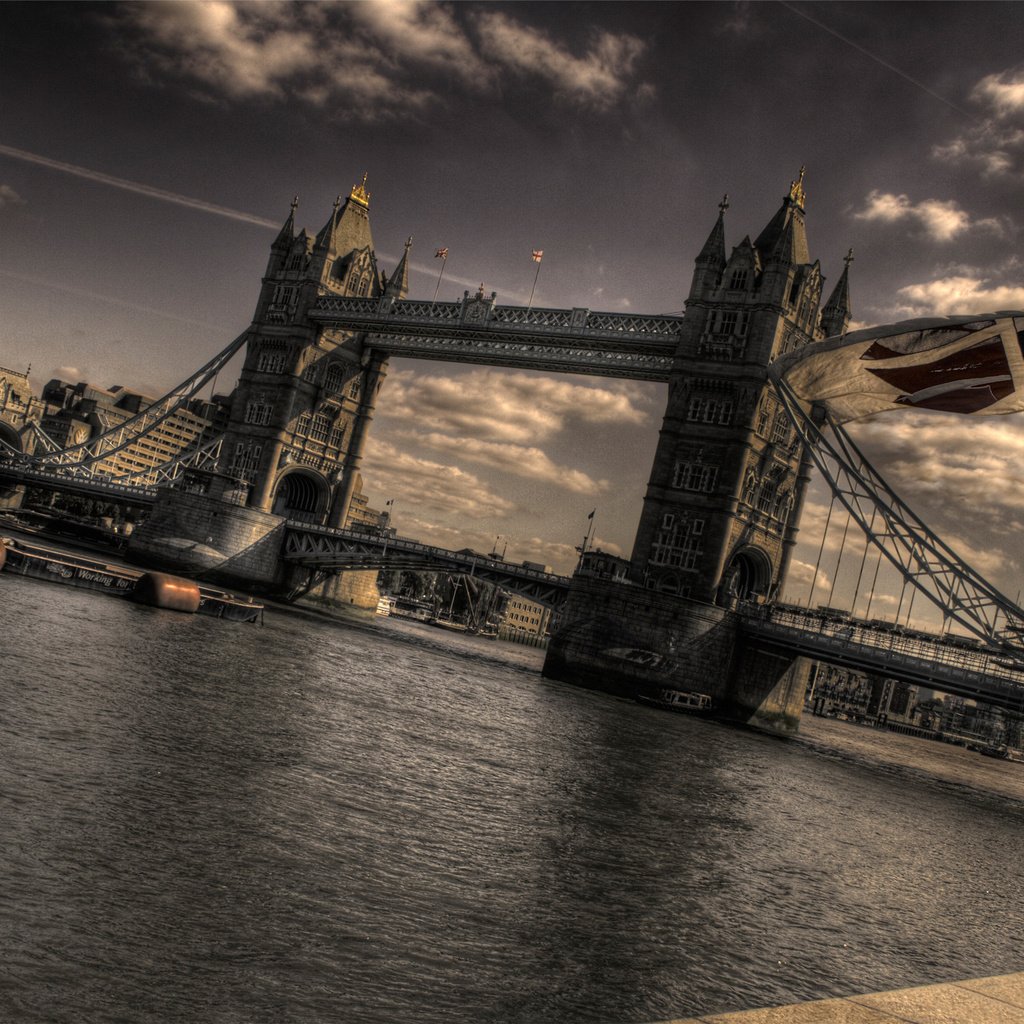 Обои мост, лондон, темза, флаг, bridge, london, thames, flag разрешение 2500x1645 Загрузить