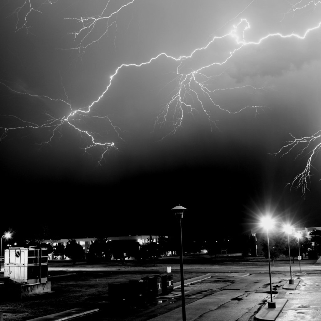 Обои ночь, молния, город, night, lightning, the city разрешение 3888x2592 Загрузить