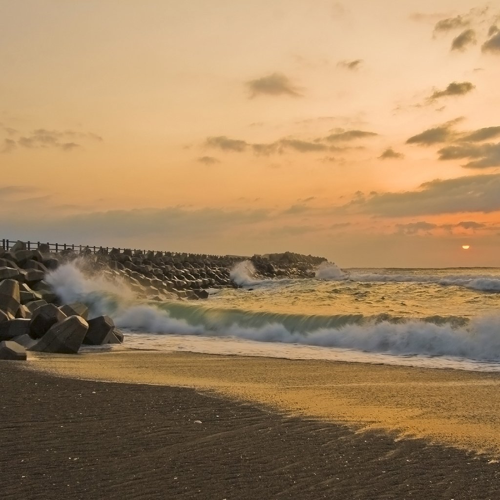 Обои солнце, берег, волны, закат, море, песок, причал, misawa, the sun, shore, wave, sunset, sea, sand, pier разрешение 2560x1600 Загрузить