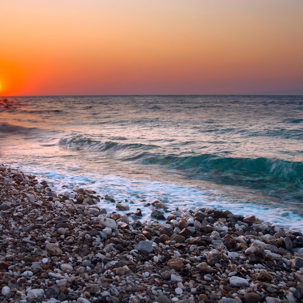 Обои камни, берег, галька, закат, море, пляж, горизонт, прибой, stones, shore, pebbles, sunset, sea, beach, horizon, surf разрешение 2560x1600 Загрузить