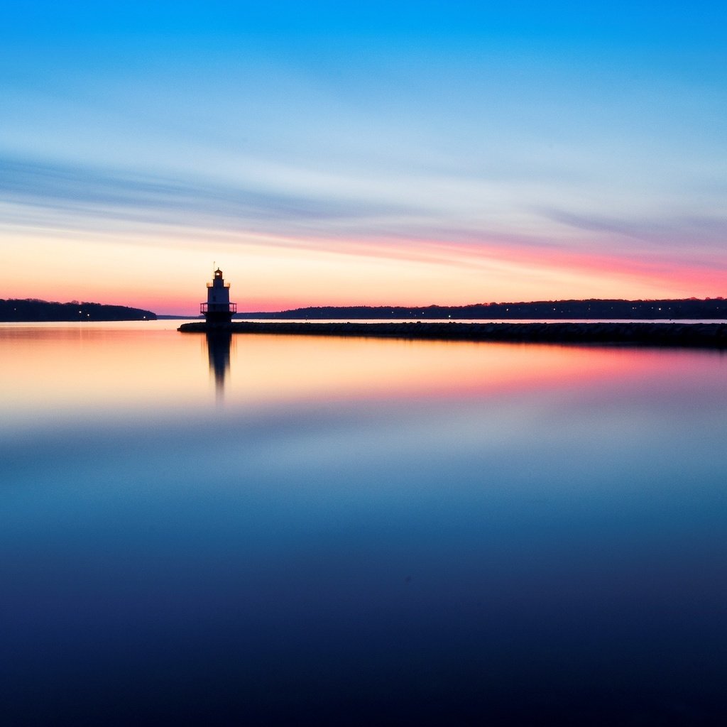 Обои вода, отражение, утро, маяк, water, reflection, morning, lighthouse разрешение 2560x1600 Загрузить