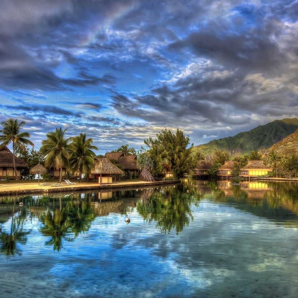 Обои облака, река, домики, пальмы, clouds, river, houses, palm trees разрешение 1920x1200 Загрузить