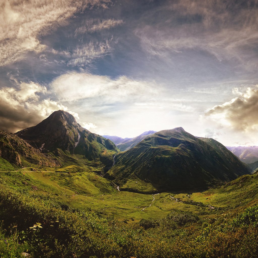 Обои небо, трава, облака, горы, природа, швейцария, альпы, the old furka pass, the sky, grass, clouds, mountains, nature, switzerland, alps разрешение 2560x1600 Загрузить