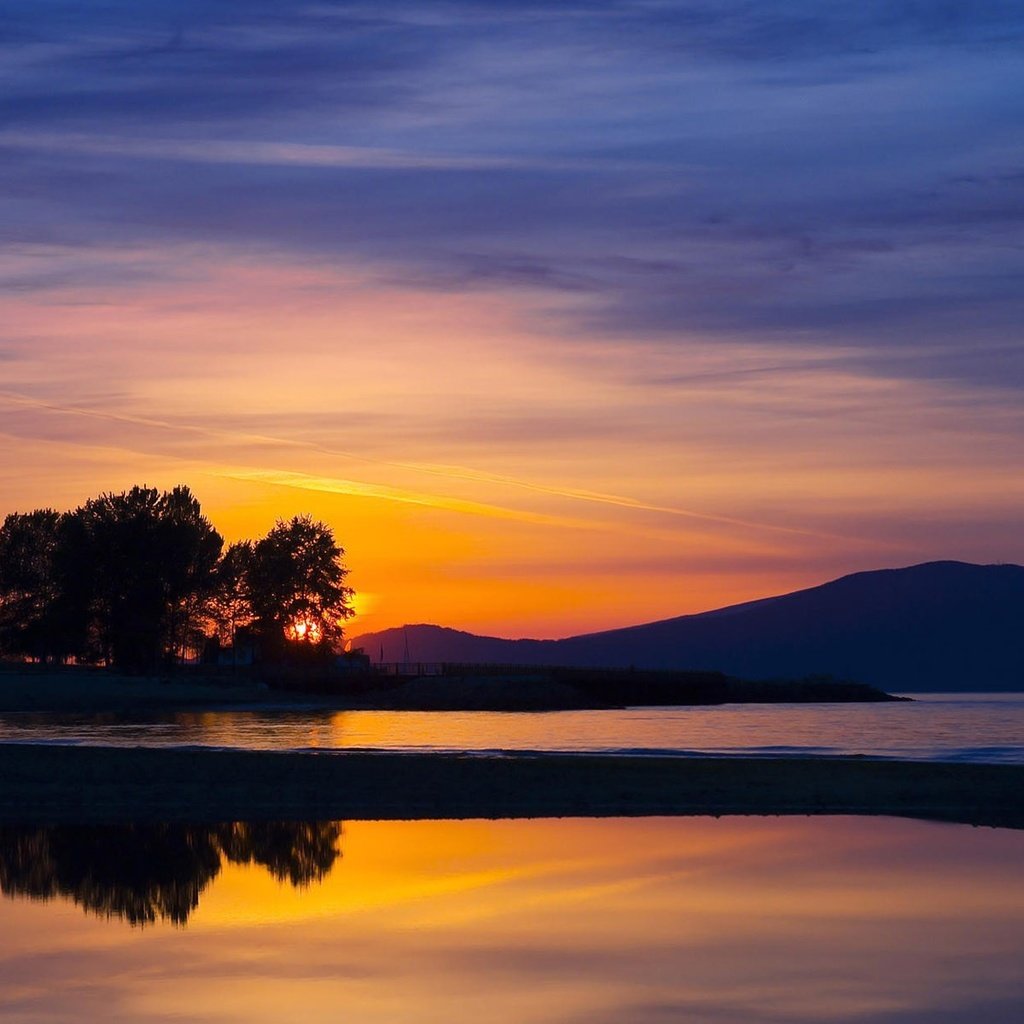 Обои деревья, вода, вечер, холмы, закат, trees, water, the evening, hills, sunset разрешение 1920x1200 Загрузить