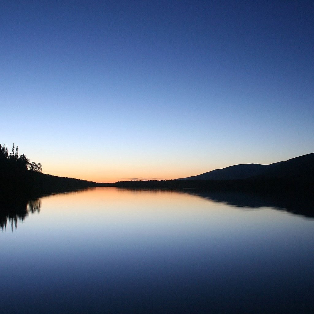 Обои озеро, отражение, минимализм, тень, lake, reflection, minimalism, shadow разрешение 2560x1600 Загрузить