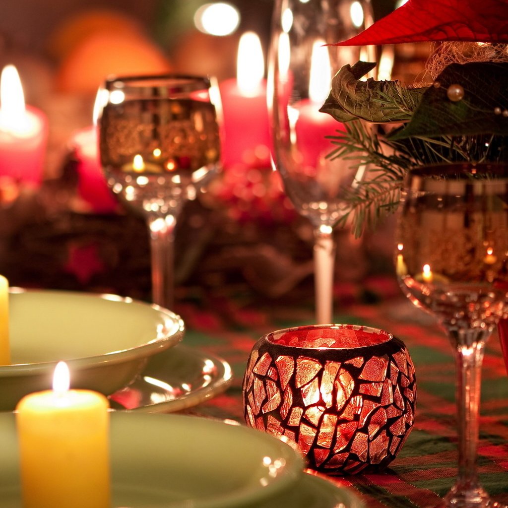 Обои свечи, огонь, стол, романтика, тарелки, бокалы, candles, fire, table, romance, plates, glasses разрешение 1920x1200 Загрузить