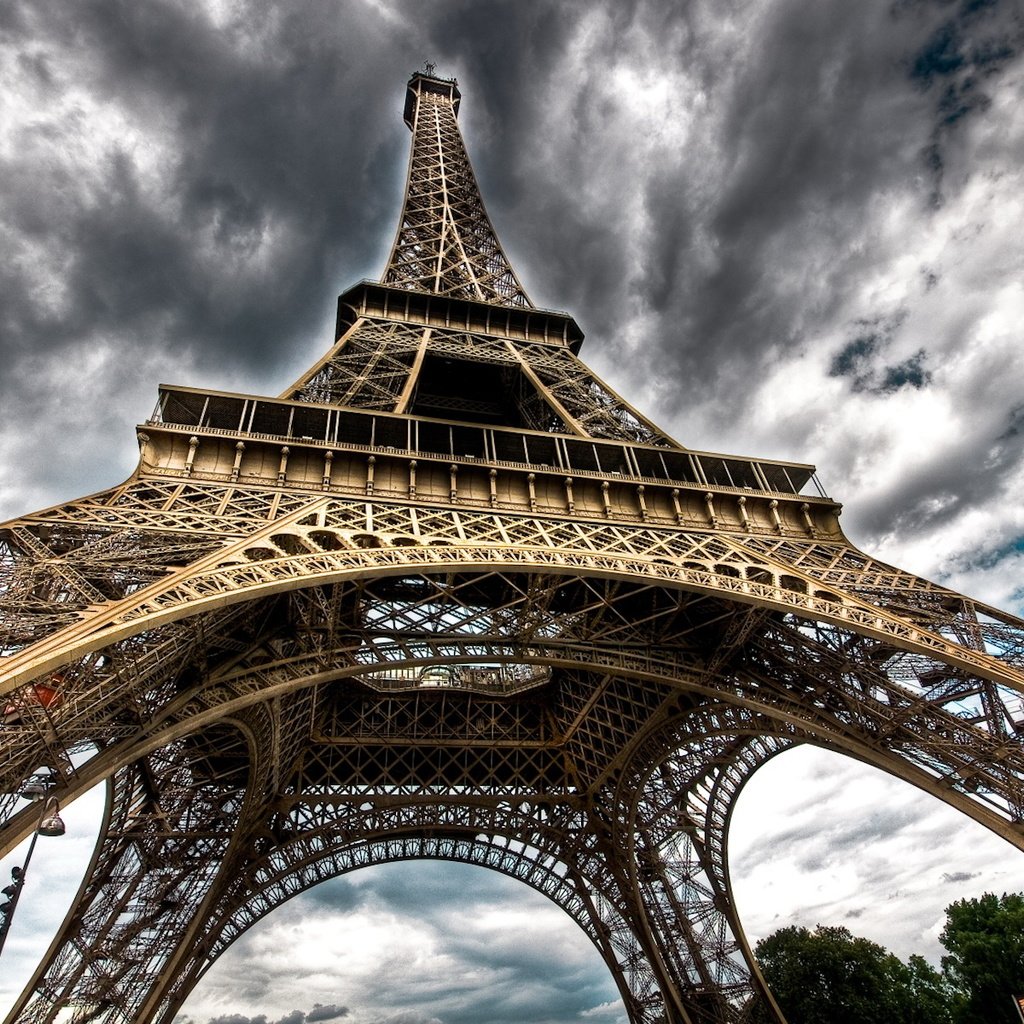 Обои облака, париж, франция, эйфелева башня, clouds, paris, france, eiffel tower разрешение 1920x1200 Загрузить