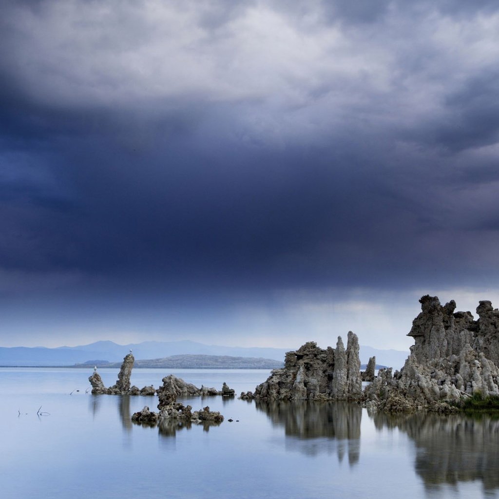 Обои озеро, скалы, природа, отражение, пейзаж, море, туман, горизонт, lake, rocks, nature, reflection, landscape, sea, fog, horizon разрешение 1920x1080 Загрузить