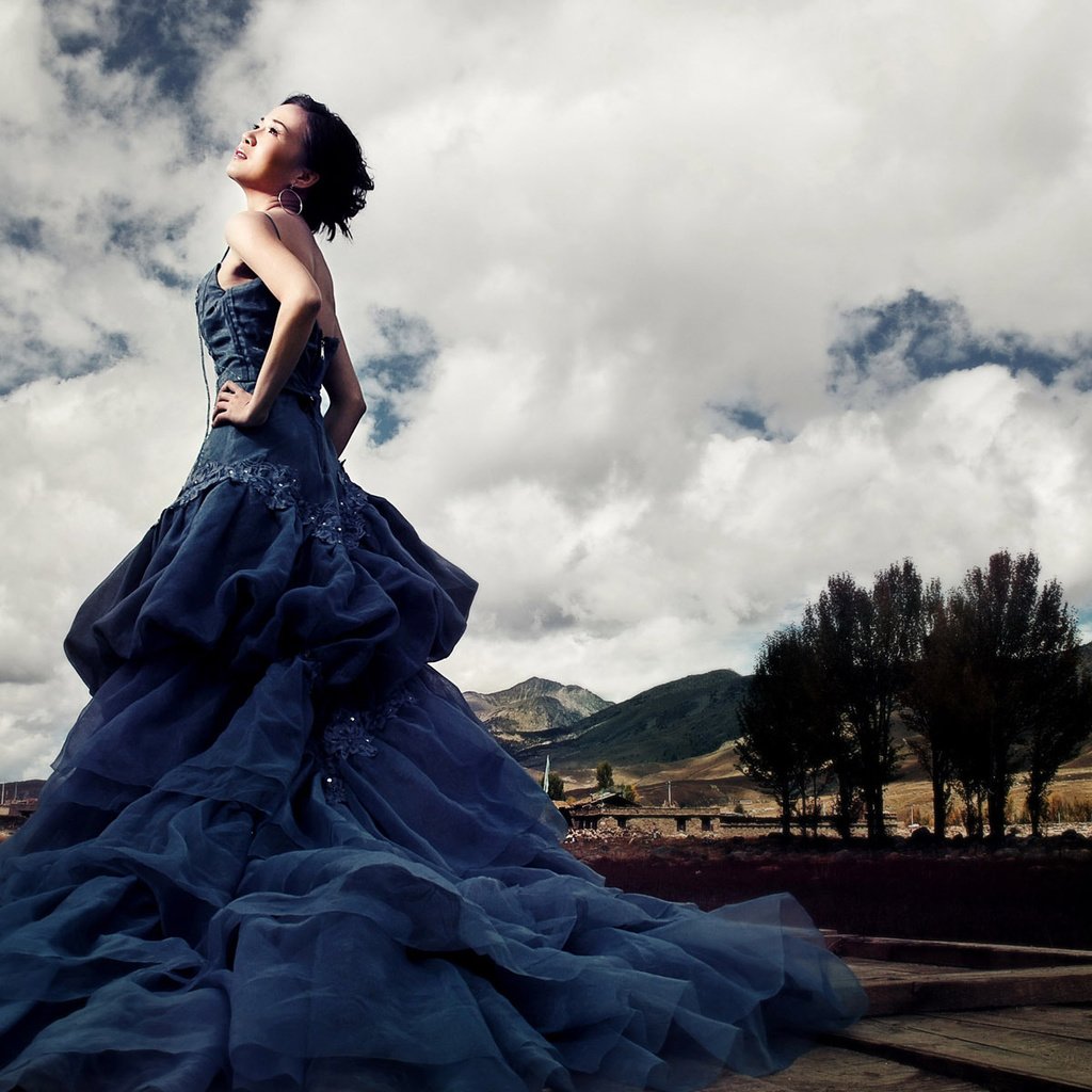 Обои небо, пейзаж, взгляд, модель, лицо, азиатка, синее платье, the sky, landscape, look, model, face, asian, blue dress разрешение 1920x1200 Загрузить