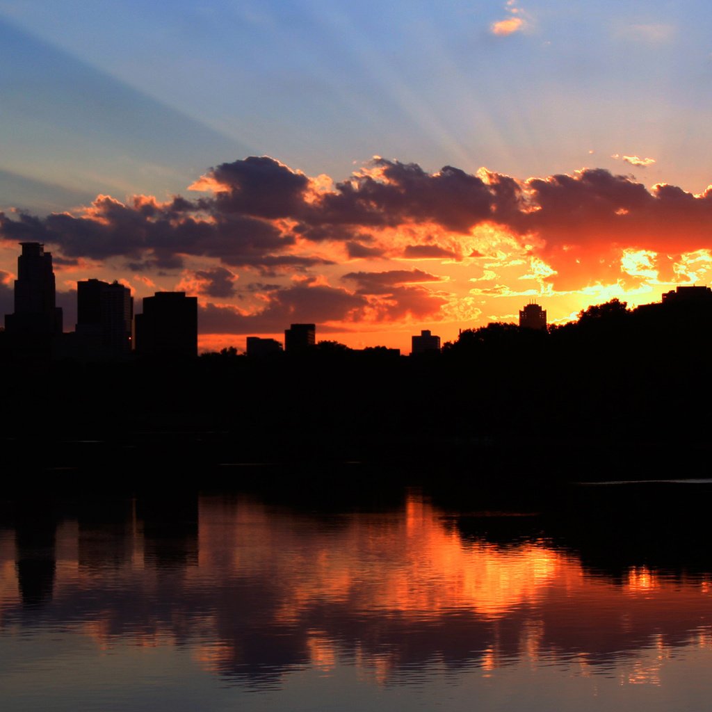 Обои небо, облака, река, закат, море, город, здание, the sky, clouds, river, sunset, sea, the city, the building разрешение 1920x1080 Загрузить