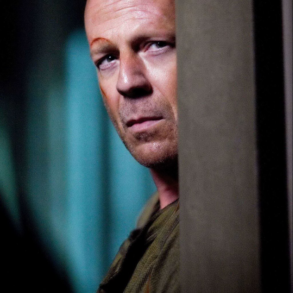 Обои брюс уиллис, крепкий орешек, bruce willis, die hard разрешение 1971x2940 Загрузить