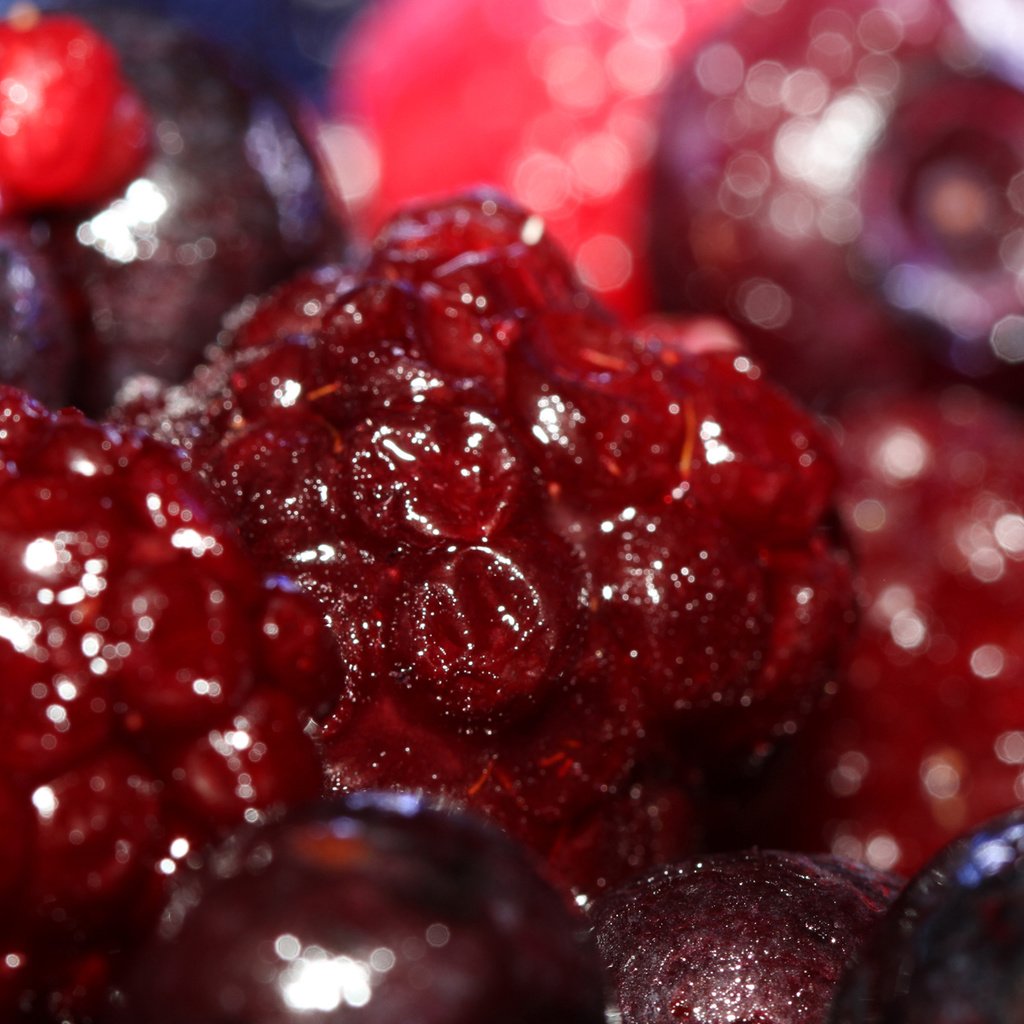 Обои макро, малина, ягоды, вишня, macro, raspberry, berries, cherry разрешение 1920x1200 Загрузить