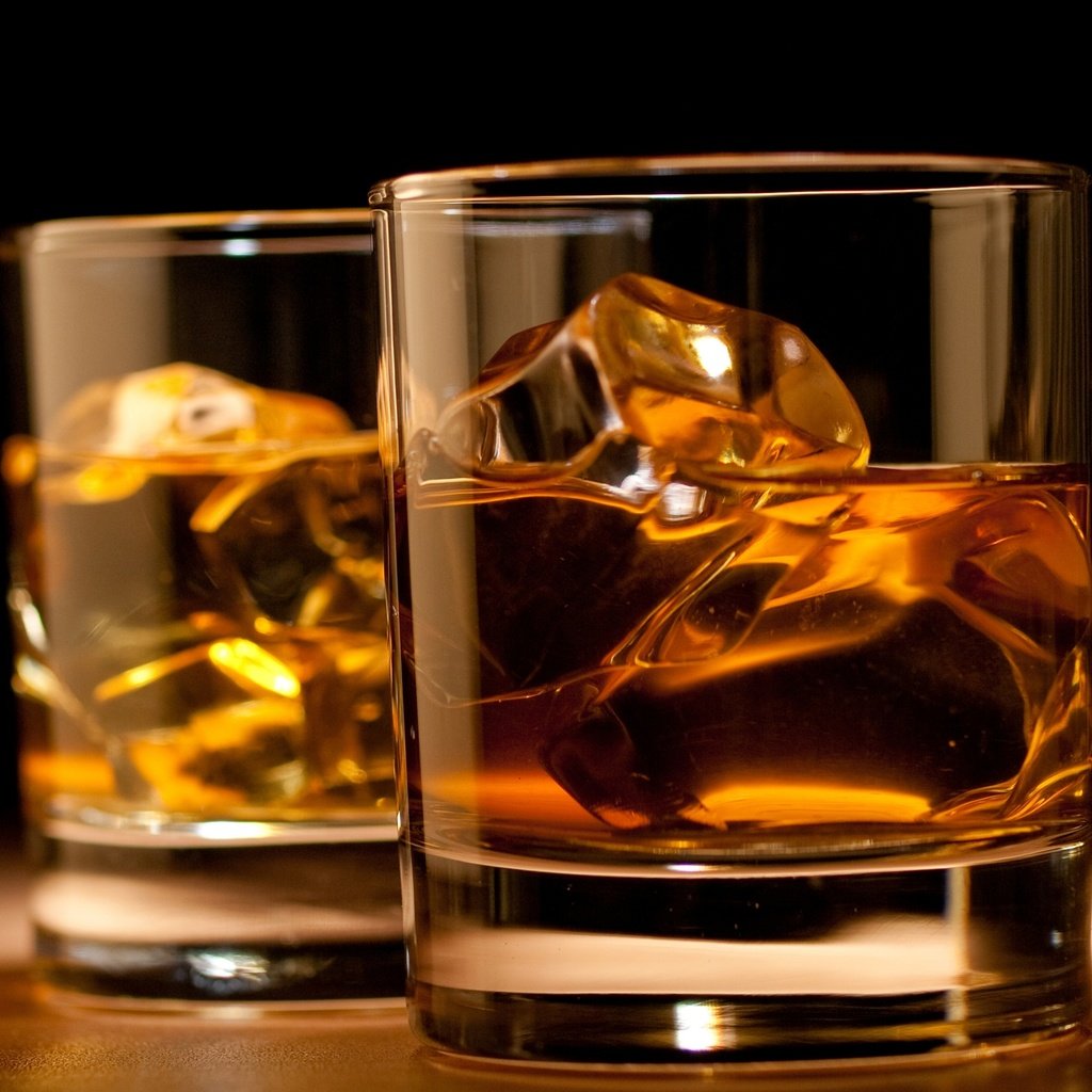 Обои напиток, лёд, стол, кубики, бокалы, алкоголь, виски, drink, ice, table, cubes, glasses, alcohol, whiskey разрешение 2560x1600 Загрузить