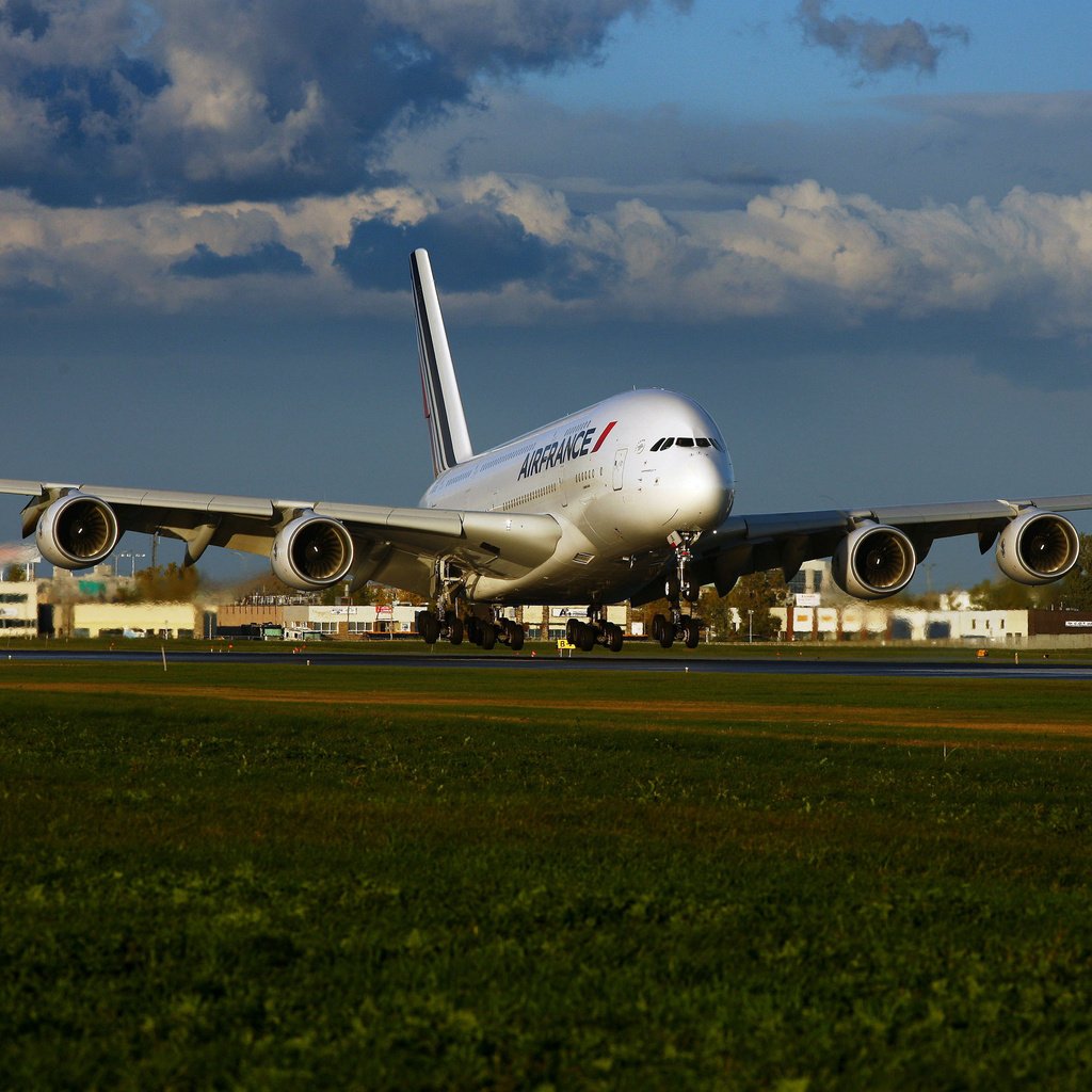 Покажи фотографию самолета. Эйрбас 380. Самолёт Airbus a380. Аэробус а380 Air France. Аэробус а380 двухпалубный.