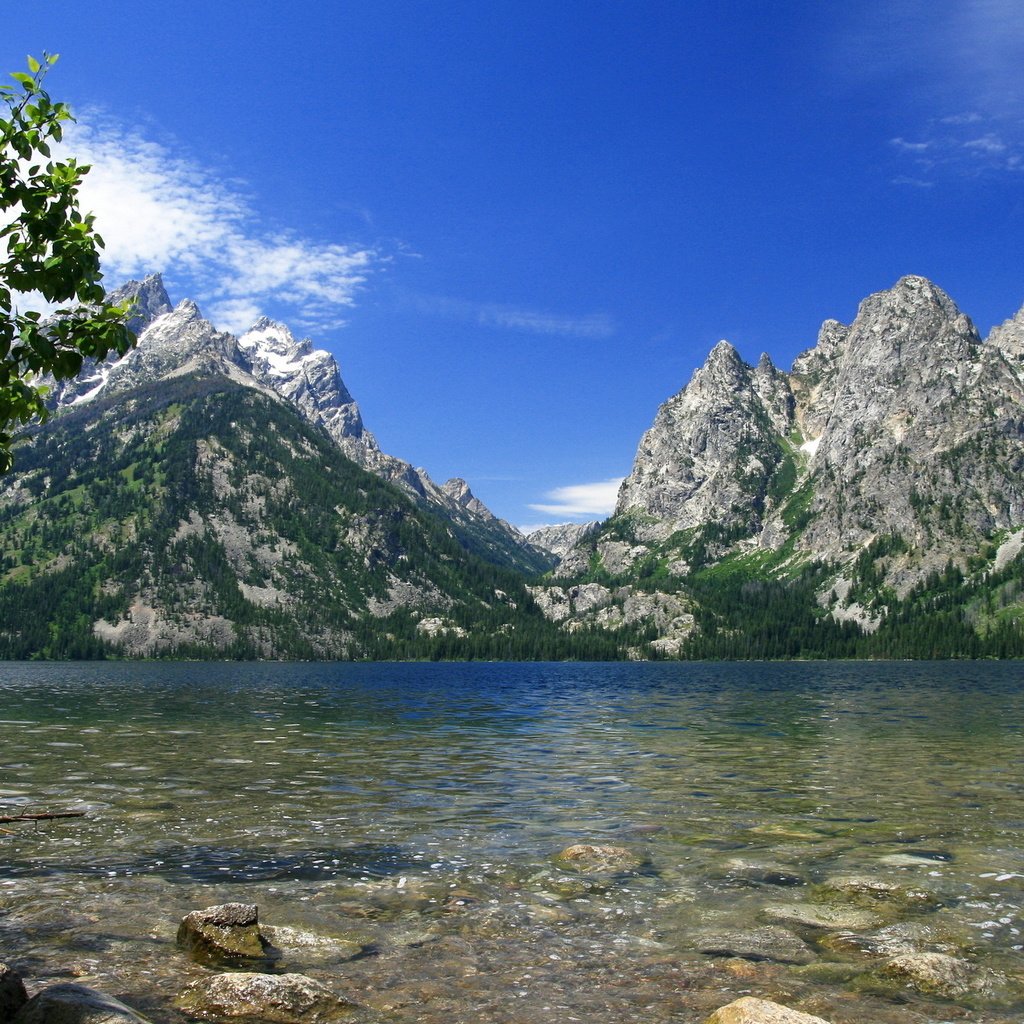 Обои небо, облака, озеро, скалы, камни, сша, вайоминг, гранд-титон, the sky, clouds, lake, rocks, stones, usa, wyoming, grand teton разрешение 2148x1400 Загрузить