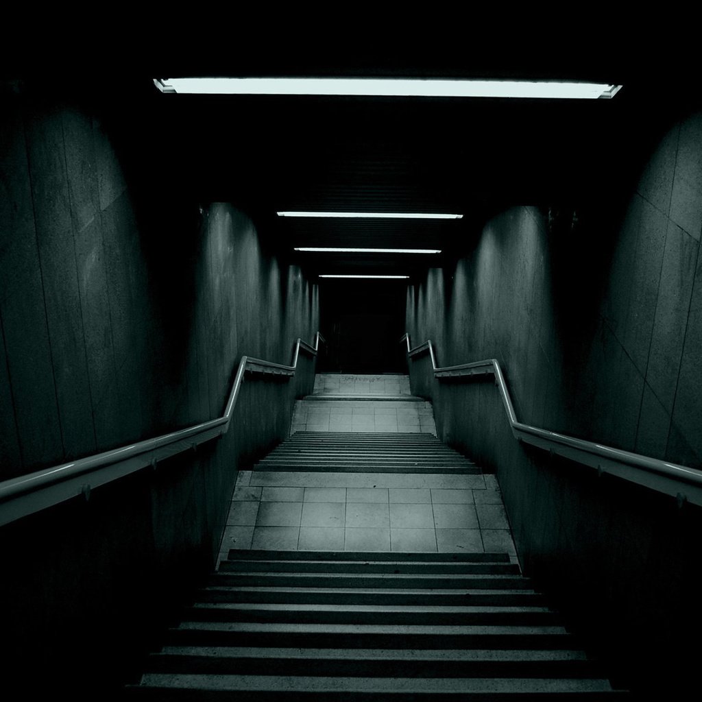 Обои лестница, ступеньки, лампа, перила, темнота, жутко, ladder, steps, lamp, railings, darkness, creepy разрешение 1920x1200 Загрузить