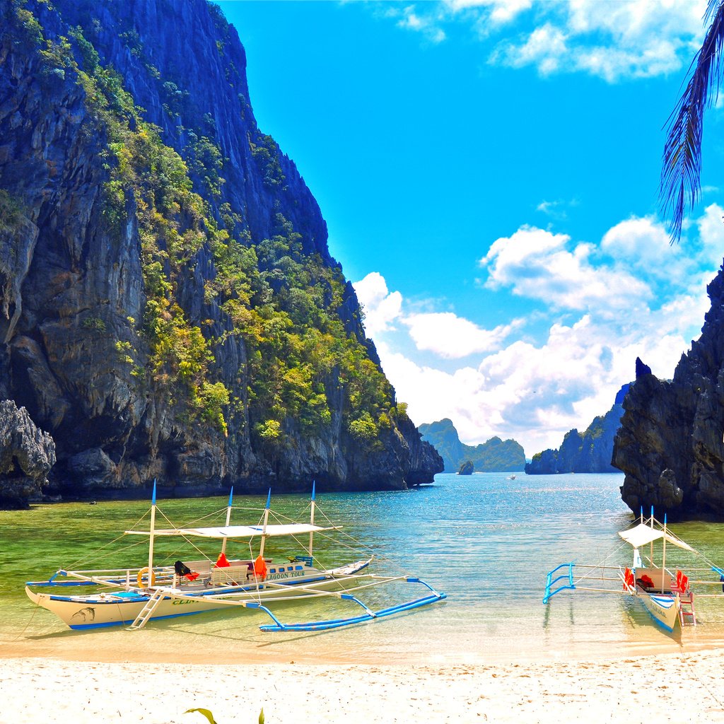 Обои скалы, море, пляж, лодки, таиланд, тропики, rocks, sea, beach, boats, thailand, tropics разрешение 4104x2848 Загрузить