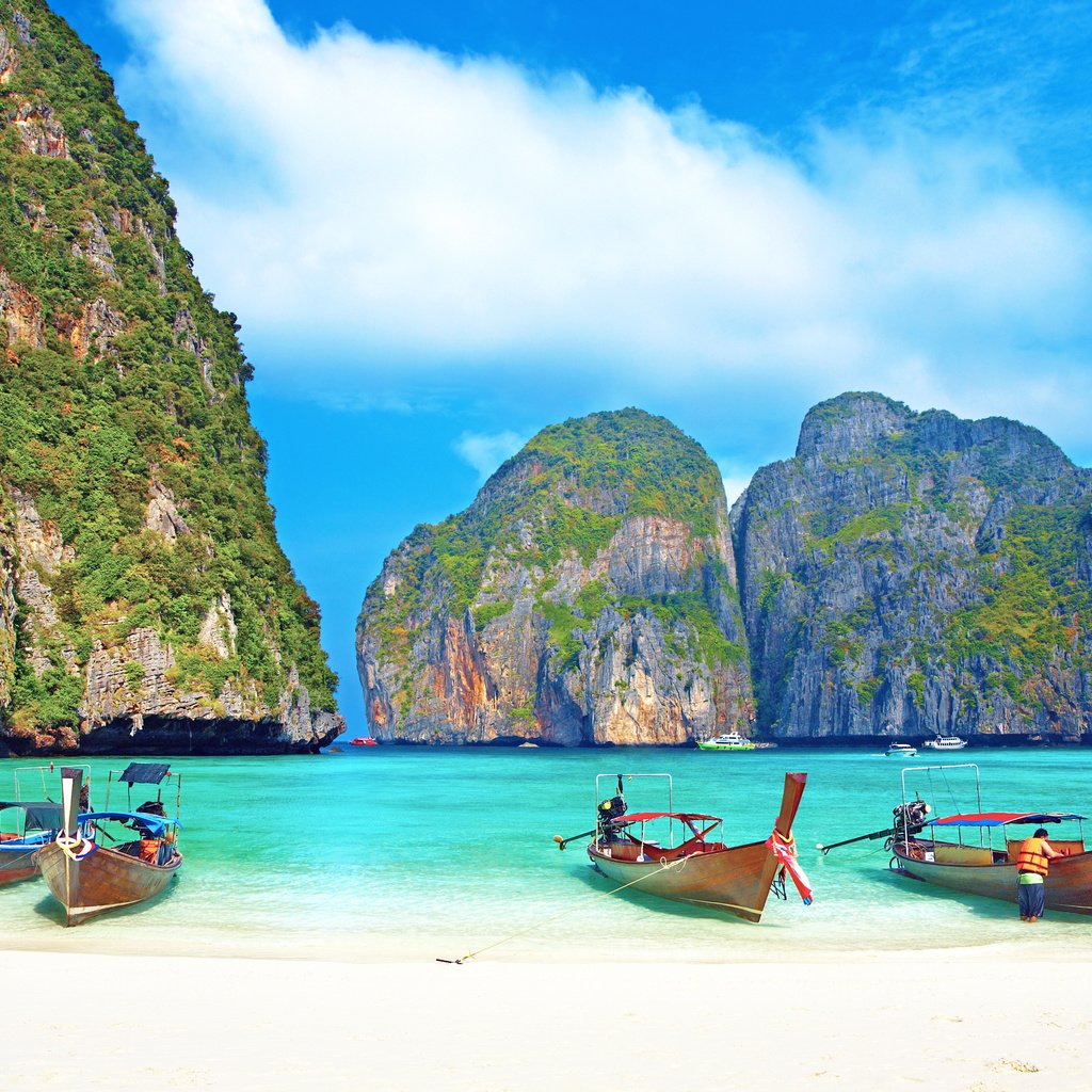 Обои скалы, море, пляж, лодки, таиланд, тропики, rocks, sea, beach, boats, thailand, tropics разрешение 4305x2829 Загрузить