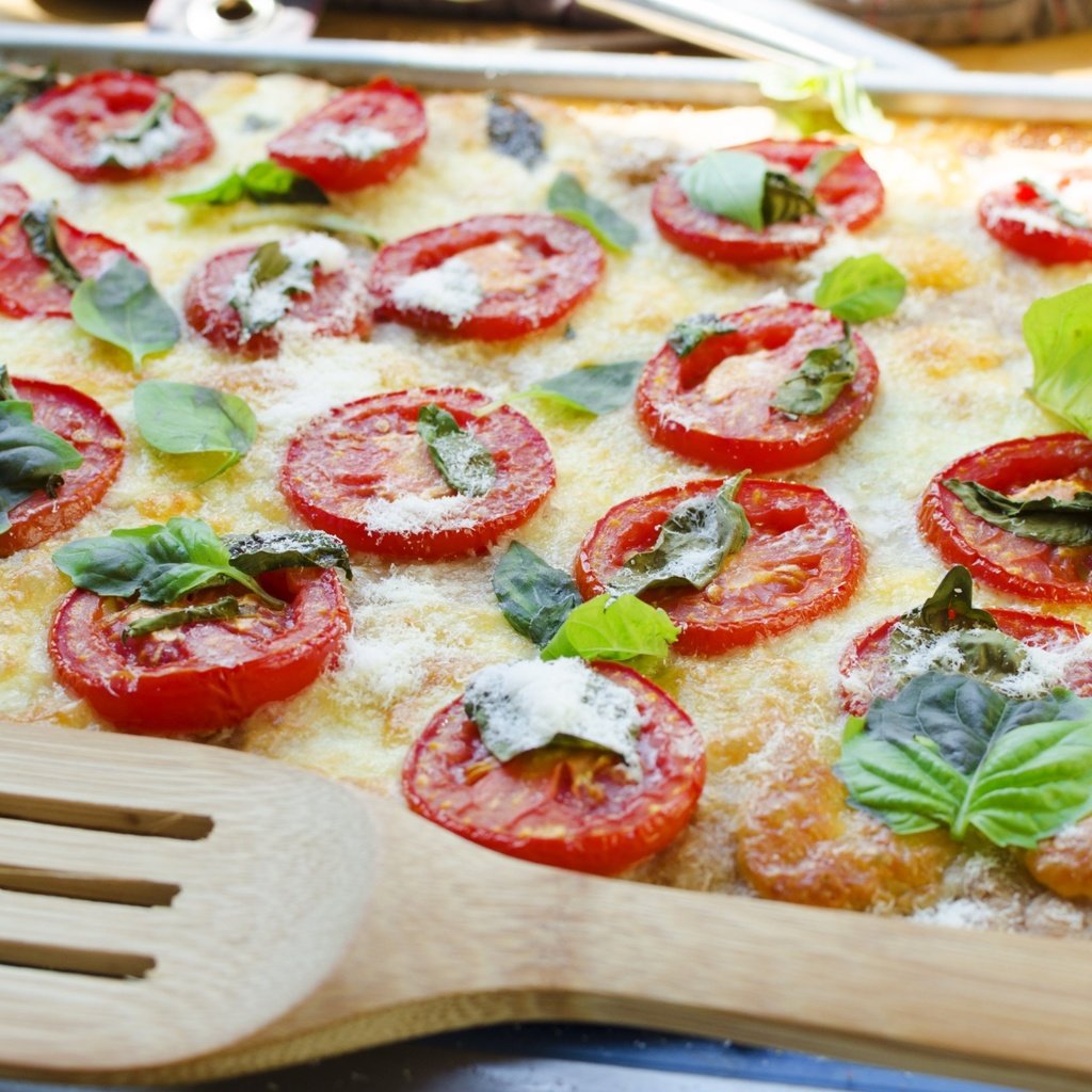 Обои выпечка, помидоры, пицца, лопатка, домашняя, cakes, tomatoes, pizza, blade разрешение 2650x1755 Загрузить