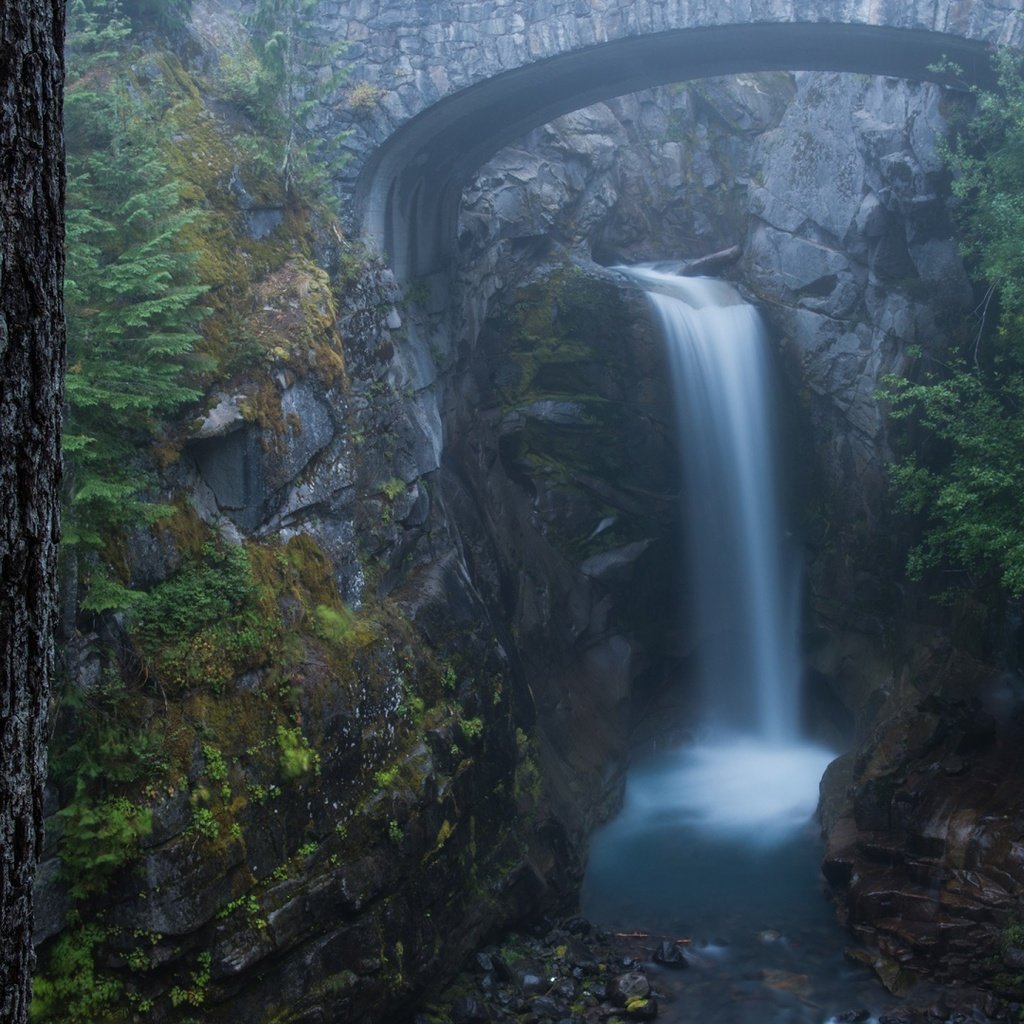 Обои водопад среди гор, the waterfall among the mountains разрешение 1920x1080 Загрузить
