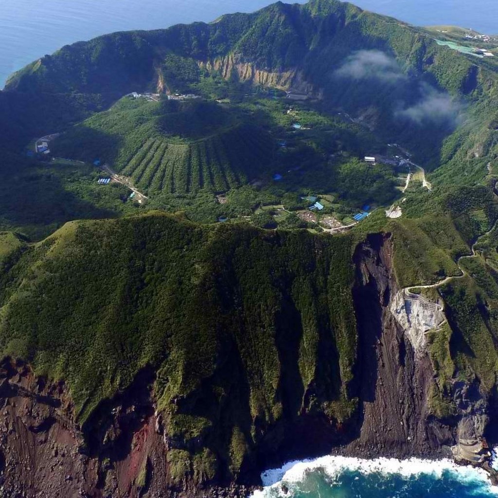 Обои япония, вулканический остров аогасима, japan, volcanic island aogashima разрешение 1920x1080 Загрузить