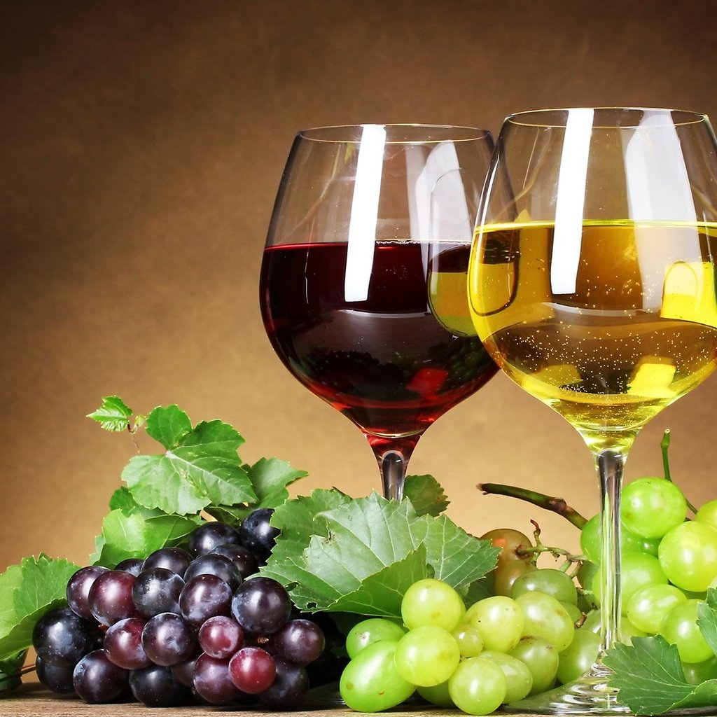 Фон с вином и бокалами