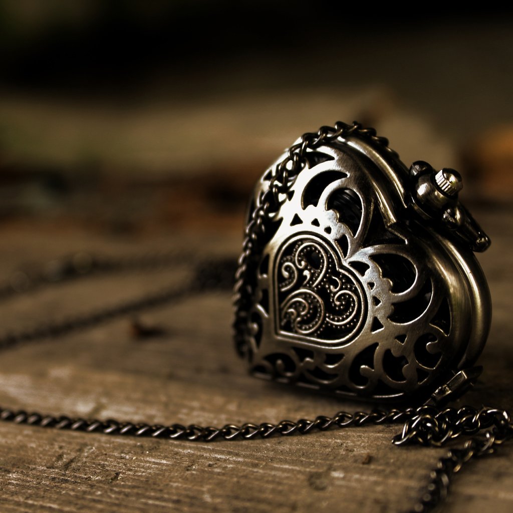 Обои металл, узор, сердце, кулон, цепочка, подвеска, metal, pattern, heart, pendant, chain, suspension разрешение 5000x3333 Загрузить