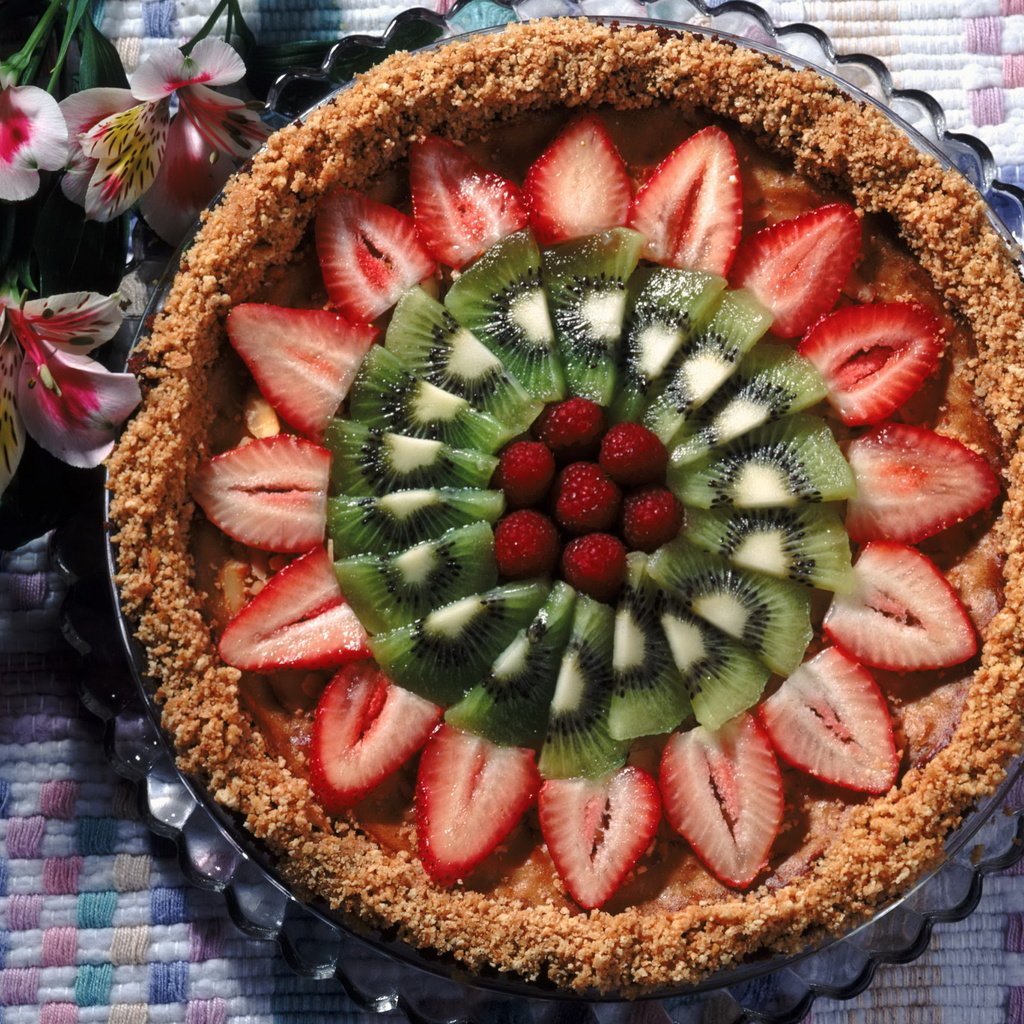 Обои малина, клубника, киви, выпечка, пирог, raspberry, strawberry, kiwi, cakes, pie разрешение 2560x1920 Загрузить