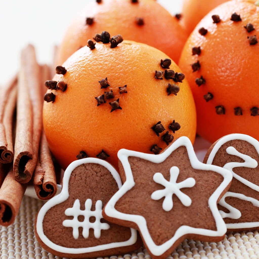 Обои новый год, корица, апельсины, праздник, печенье, декорации, new year, cinnamon, oranges, holiday, cookies, the scenery разрешение 2560x1600 Загрузить