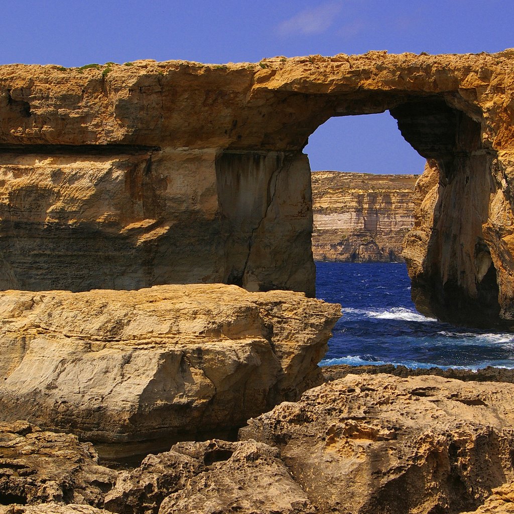 Обои скалы, природа, побережье, мальта, вид на лазурное окно в двейра, гозо, rocks, nature, coast, malta, the azure window in dwejra, gozo разрешение 1920x1080 Загрузить