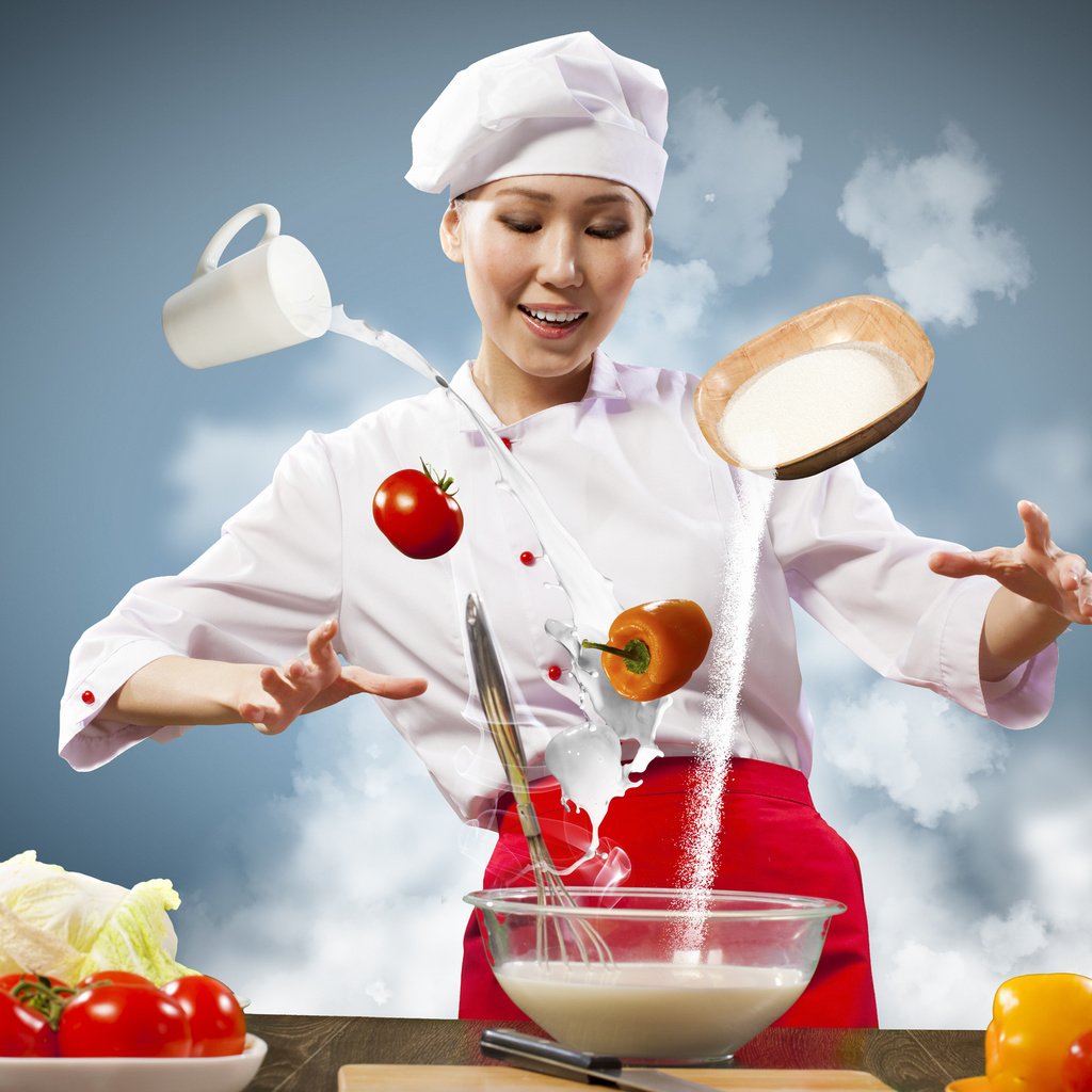 Обои девушка, улыбка, яйца, молоко, помидоры, повар, перчики, girl, smile, eggs, milk, tomatoes, cook, peppers разрешение 2560x1600 Загрузить