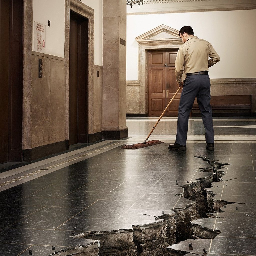 Обои трещина, за, огромная, в полу, уборщиком, crack, for, huge, in the floor, cleaner разрешение 1920x1080 Загрузить