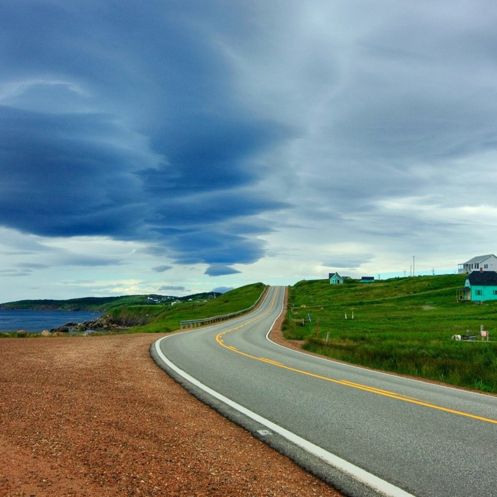 Обои дорога, домики, асфальт, пасмурно, road, houses, asphalt, overcast разрешение 1920x1080 Загрузить