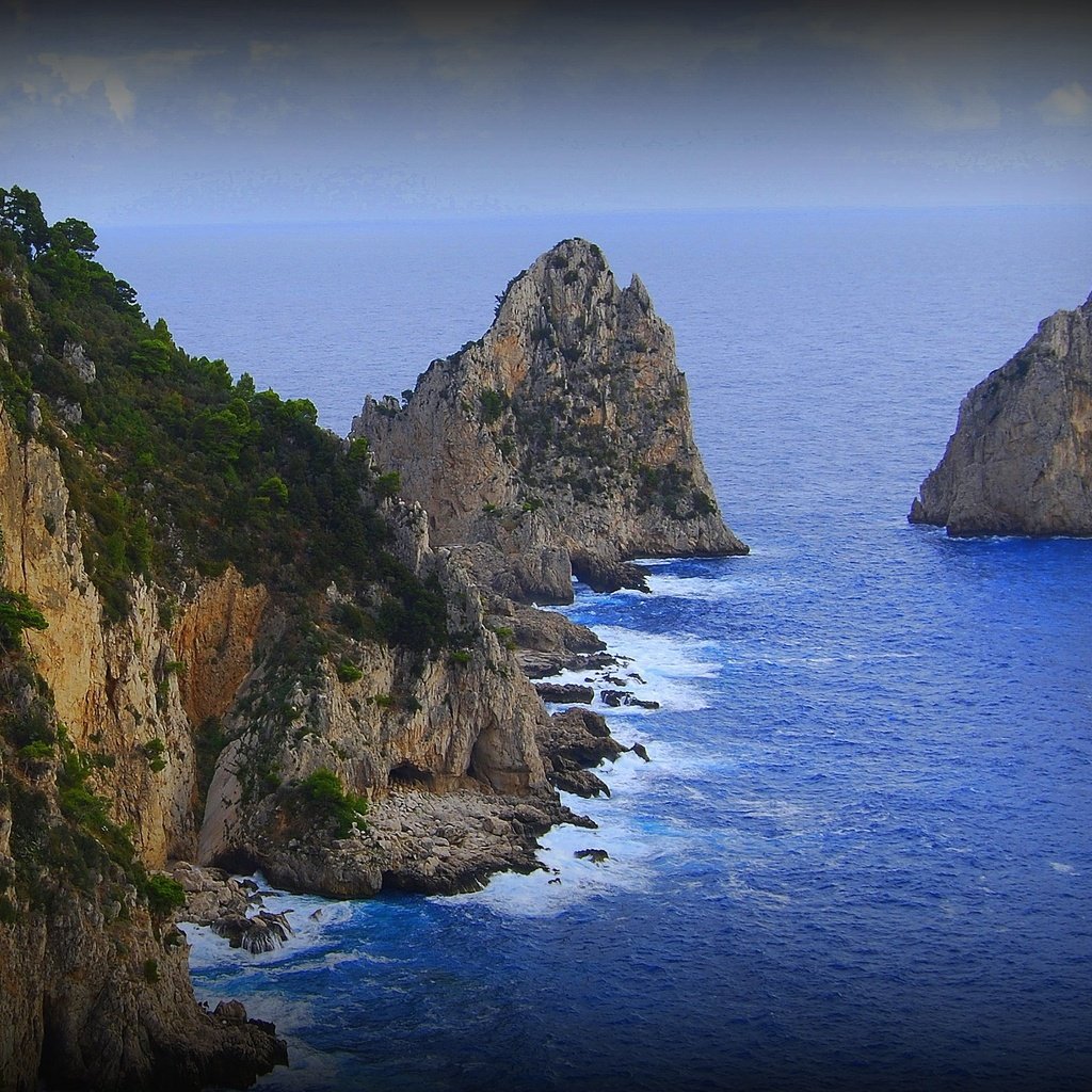 Обои скалы, пейзаж, море, италия, остров капри, rocks, landscape, sea, italy, the island of capri разрешение 2475x1650 Загрузить