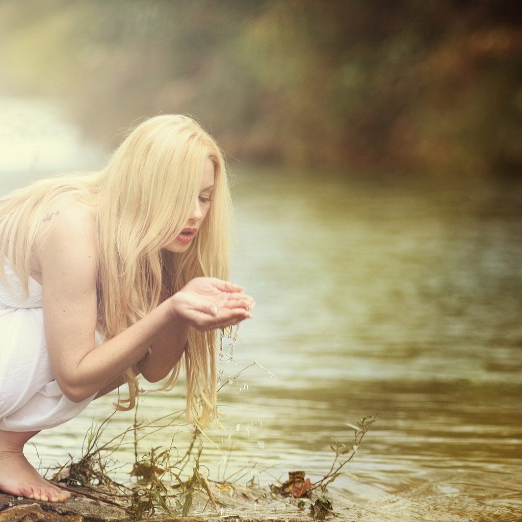 Обои вода, блондинка, ладони, пепи гуэрра, water, blonde, palm, pepi guerra разрешение 1920x1200 Загрузить