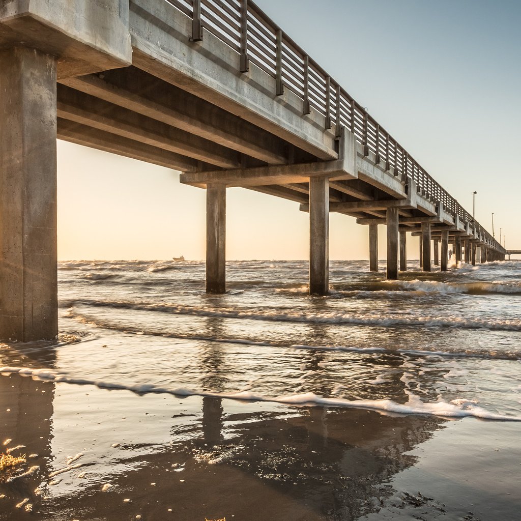 Обои небо, волны, мост.сваи.опоры, the sky, wave, bridge.piles.support разрешение 4096x2160 Загрузить