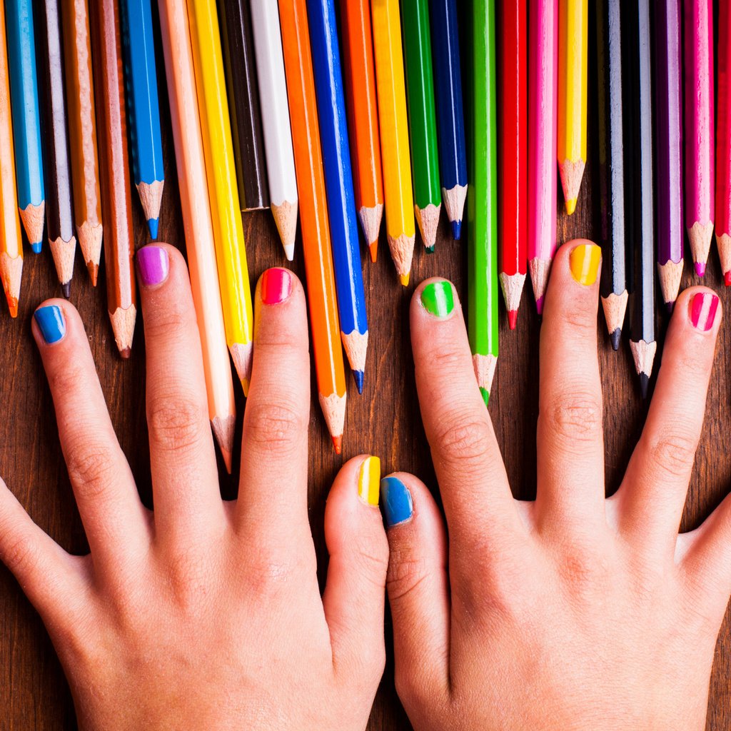 Обои настроение, разноцветные, карандаши, руки, пальцы, цветные карандаши, маникюр, mood, colorful, pencils, hands, fingers, colored pencils, manicure разрешение 1920x1280 Загрузить