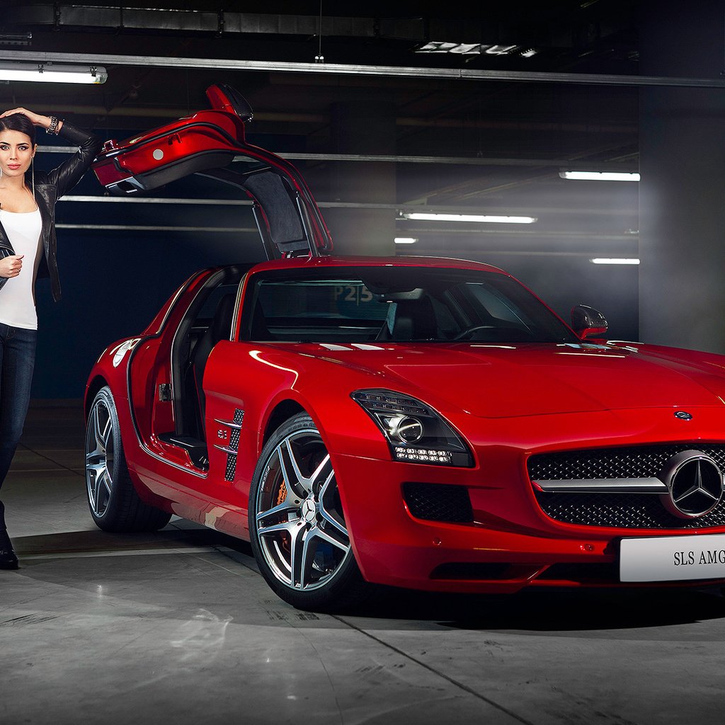 Mercedes Benz SLS девушка