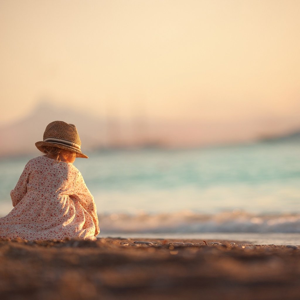 Обои настроение, пляж, девочка, ребенок, шляпа, mood, beach, girl, child, hat разрешение 3000x2000 Загрузить