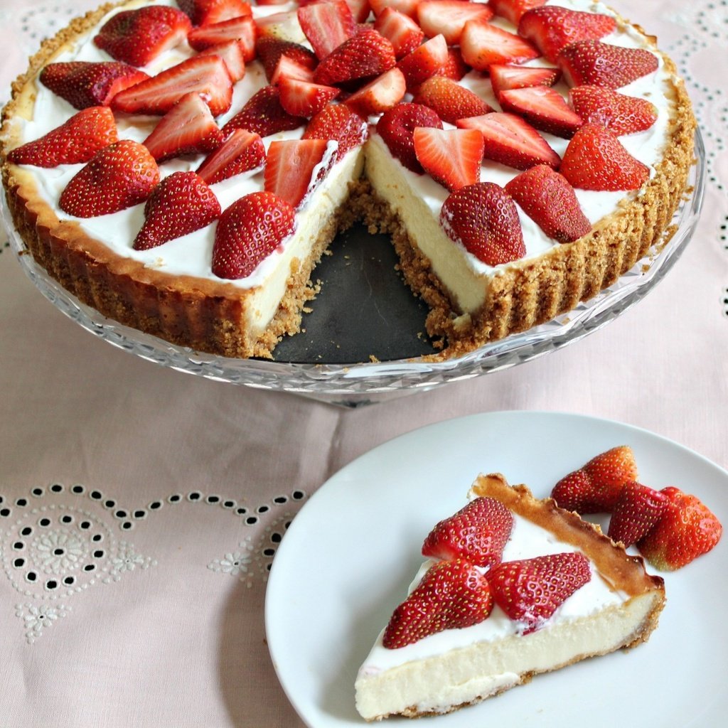 Обои клубника, ягоды, сладкое, торт, десерт, скатерть, чизкейк, strawberry, berries, sweet, cake, dessert, tablecloth, cheesecake разрешение 1920x1280 Загрузить