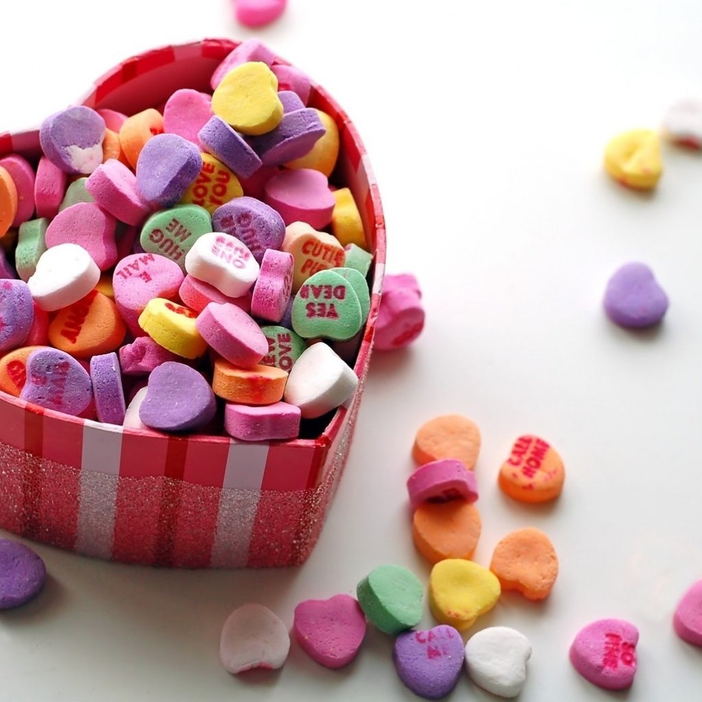 Обои разноцветные, день святого валентина, конфеты, сладости, сердце, любовь, подарок, сердечки, коробка, colorful, valentine's day, candy, sweets, heart, love, gift, hearts, box разрешение 1920x1276 Загрузить