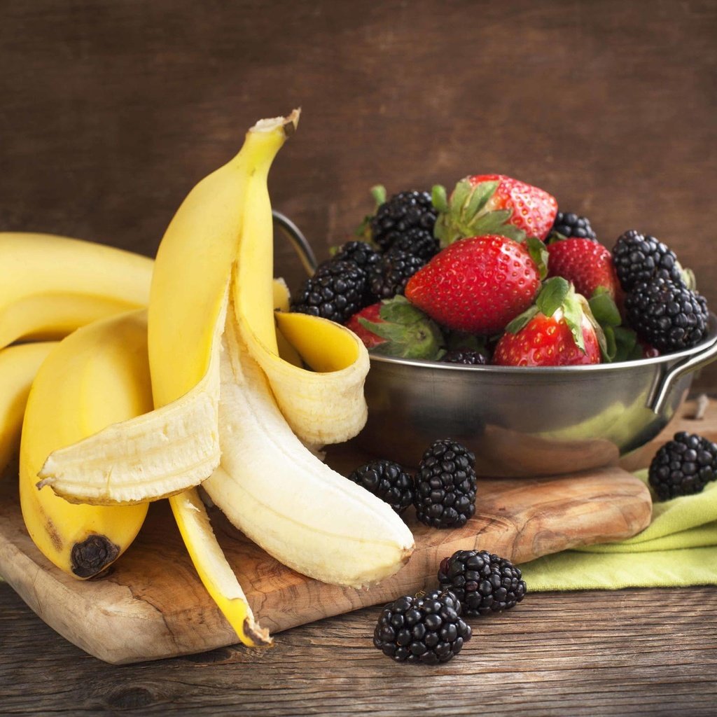 Обои фрукты, клубника, ягоды, бананы, натюрморт, ежевика, fruit, strawberry, berries, bananas, still life, blackberry разрешение 2048x1436 Загрузить